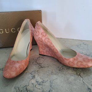NEW Gucci Pink Leather Wedges, embroidered logo